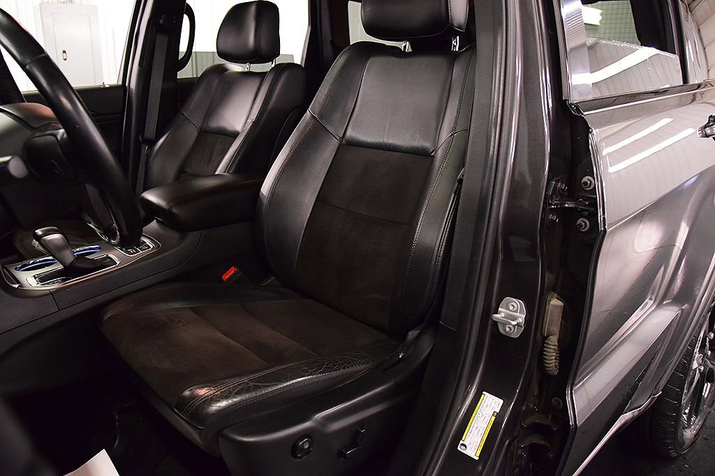 Used 2020 Jeep Grand Cherokee Altitude AWD/4WD image 30