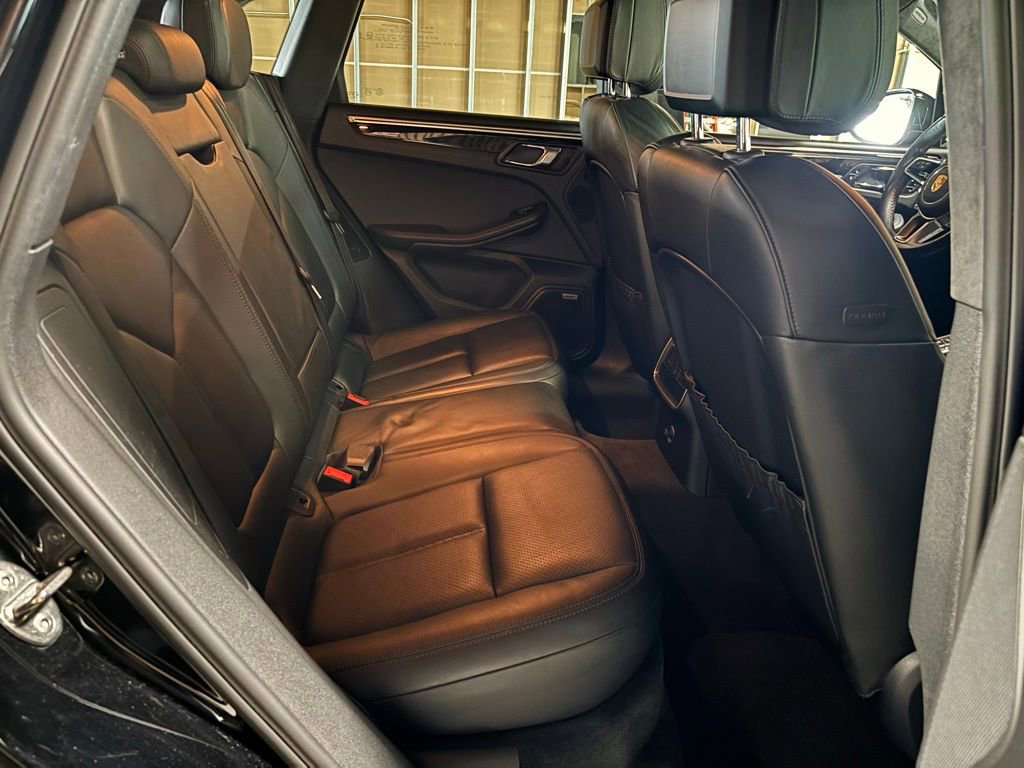 Used 2016 Porsche Macan Turbo AWD/4WD image 21