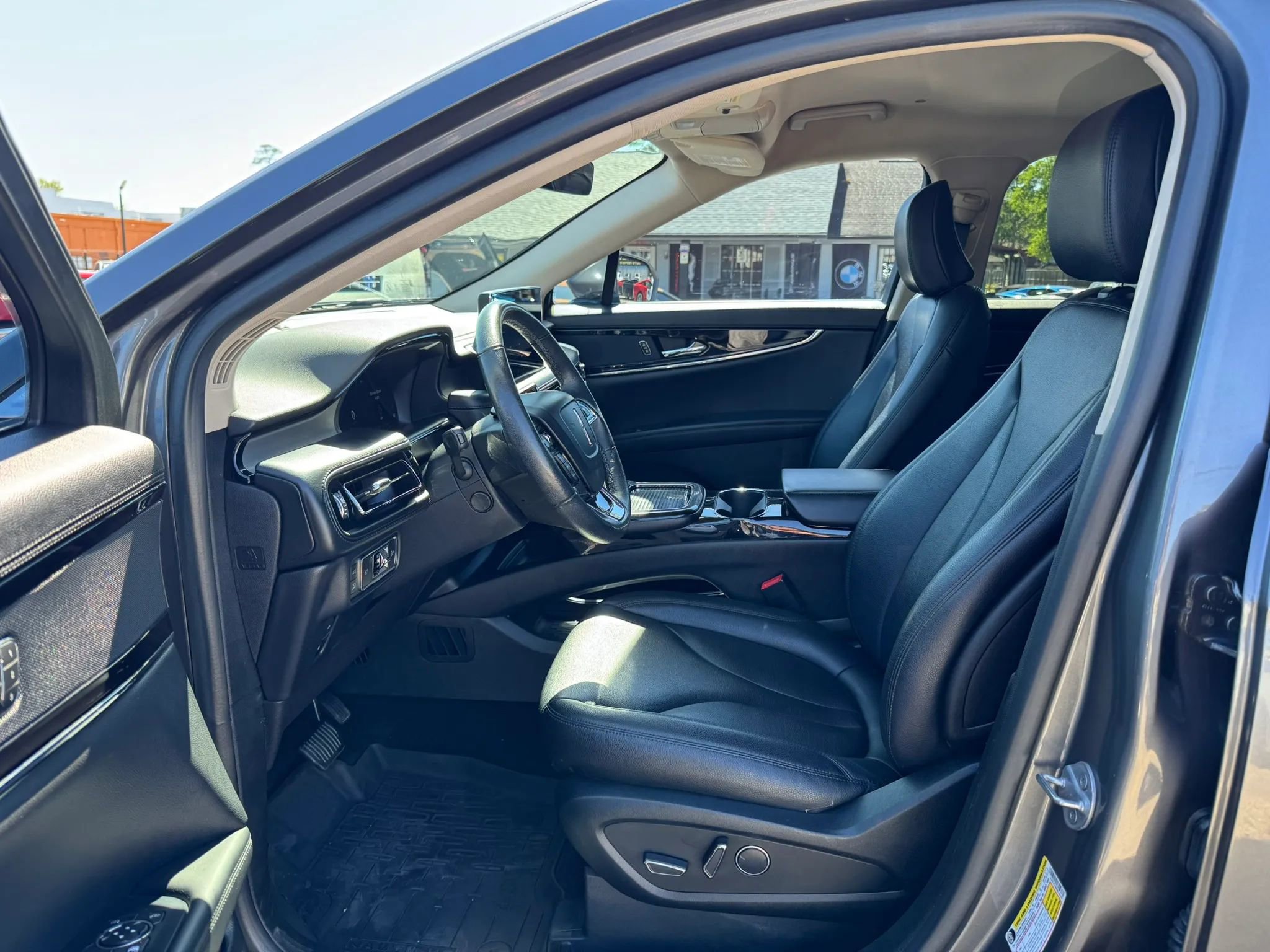 Used 2022 Lincoln Nautilus FWD w/ Premium Package image 19