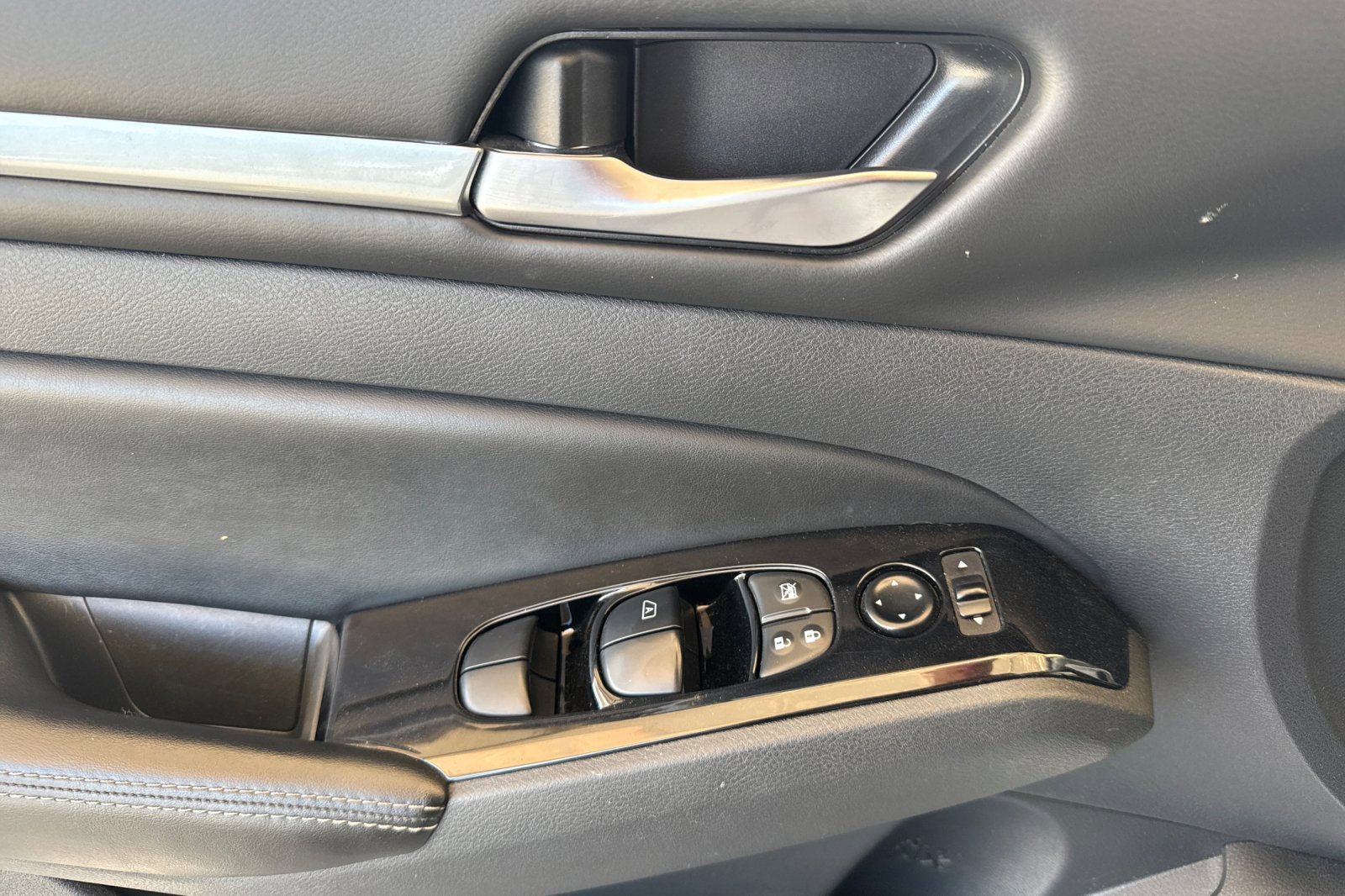 Used 2023 Nissan Altima 2.5 SV image 12