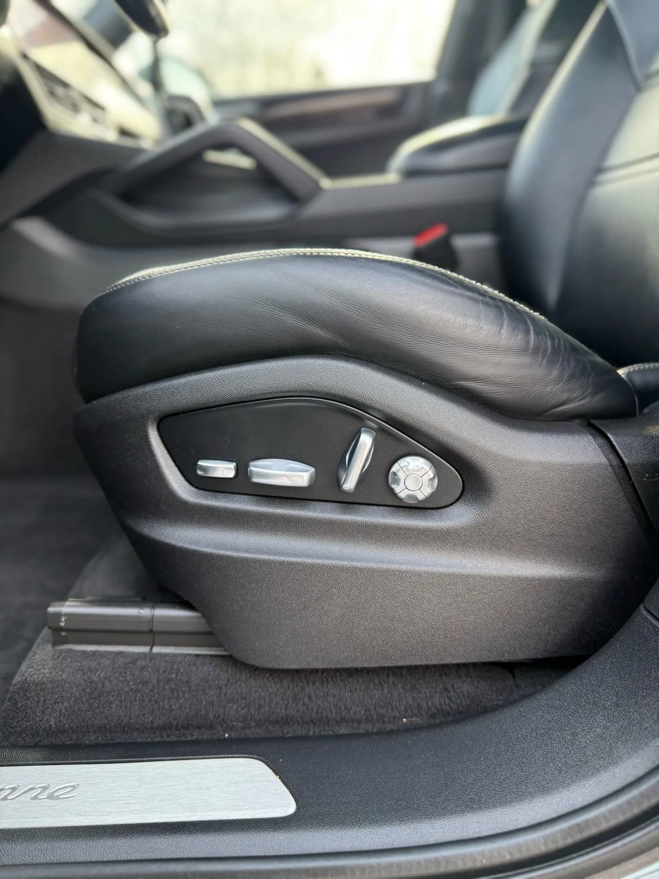 Used 2021 Porsche Cayenne Sport Utility 4D image 24