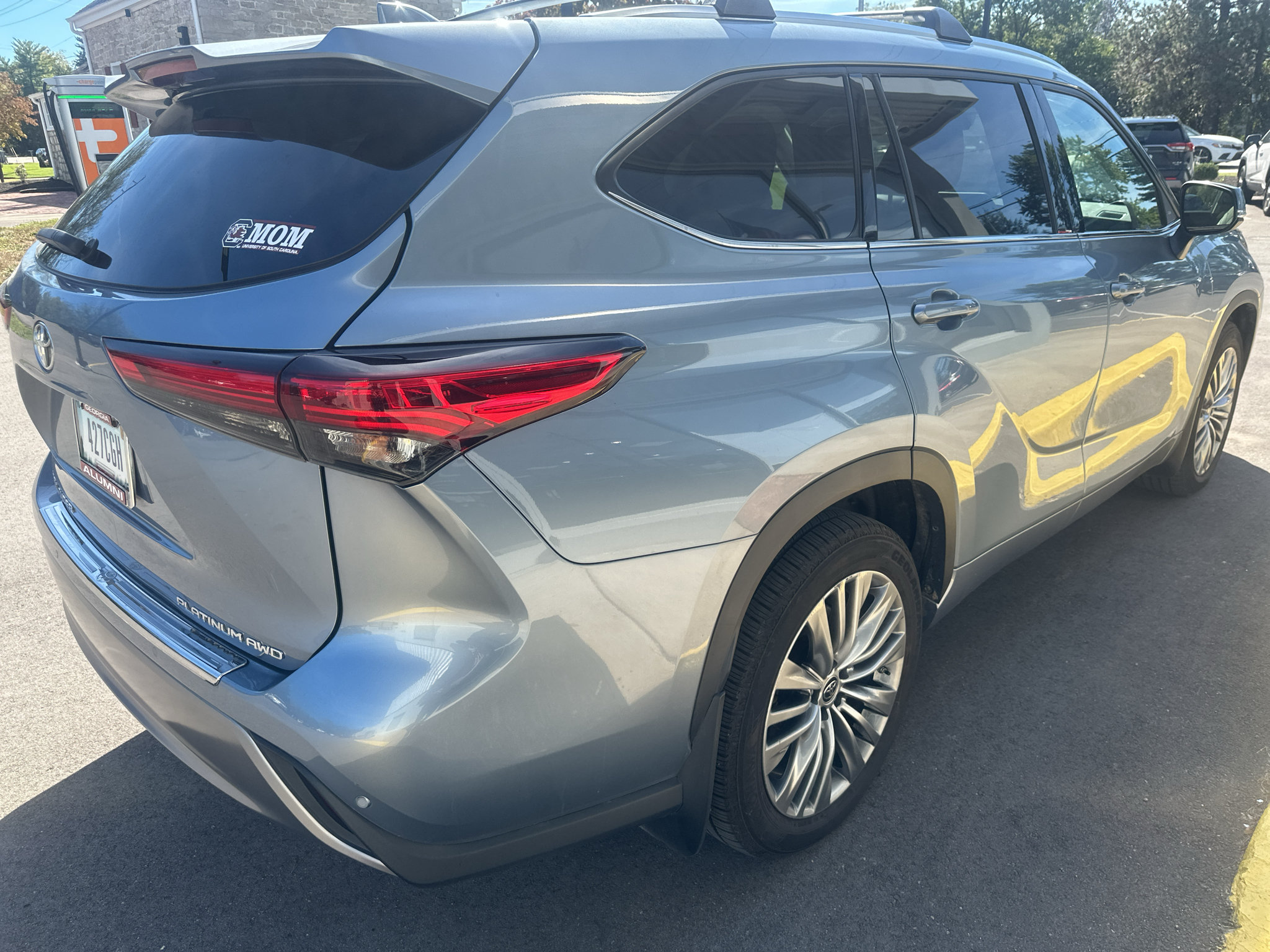 Used 2021 Toyota Highlander Platinum AWD/4WD image 2