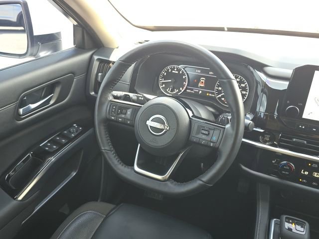 Used 2025 Nissan Pathfinder SL w/ SL Premium Package image 37