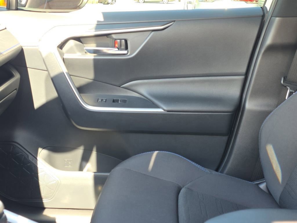 Used 2023 Toyota RAV4 SE image 22