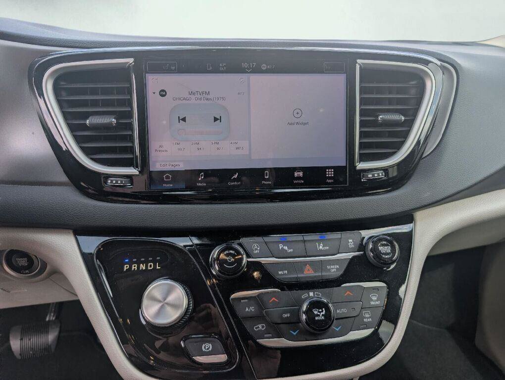 Used 2023 Chrysler Pacifica Touring-L FWD image 35