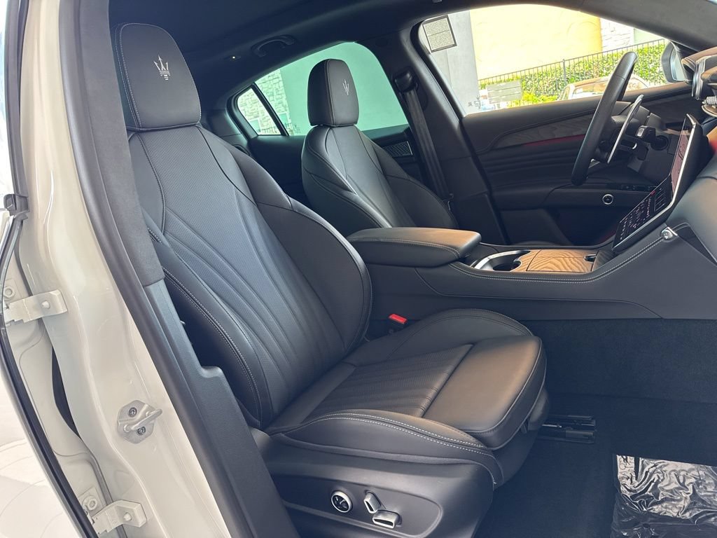 Used 2025 Maserati Grecale Modena AWD/4WD image 22