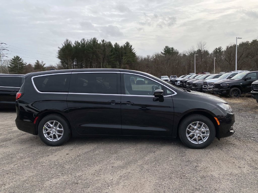 New 2026 Chrysler Voyager LX FWD image 2