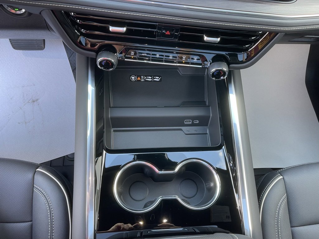 New 2026 Chevrolet Suburban Premier image 21