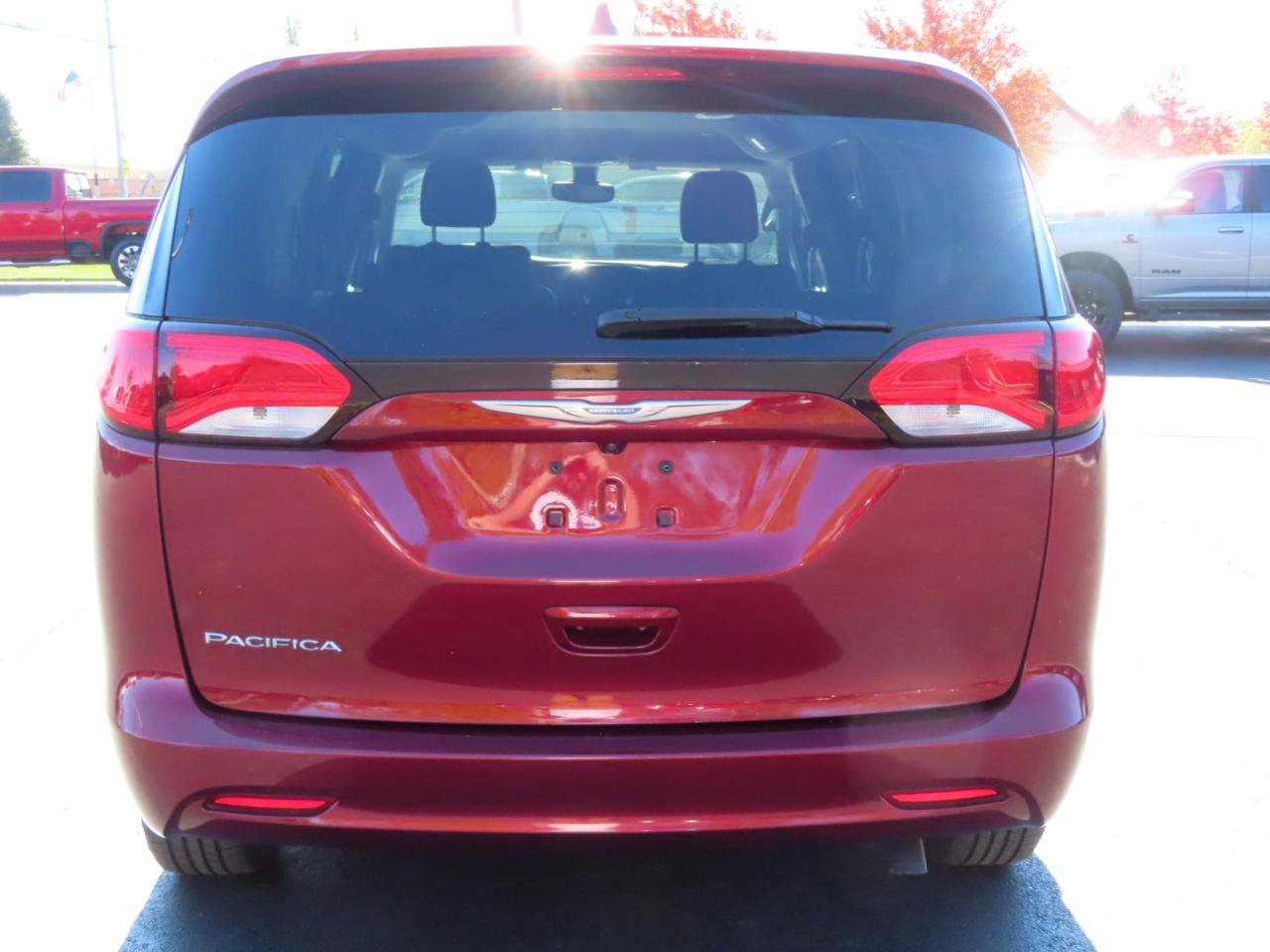 Used 2017 Chrysler Pacifica Touring FWD image 5