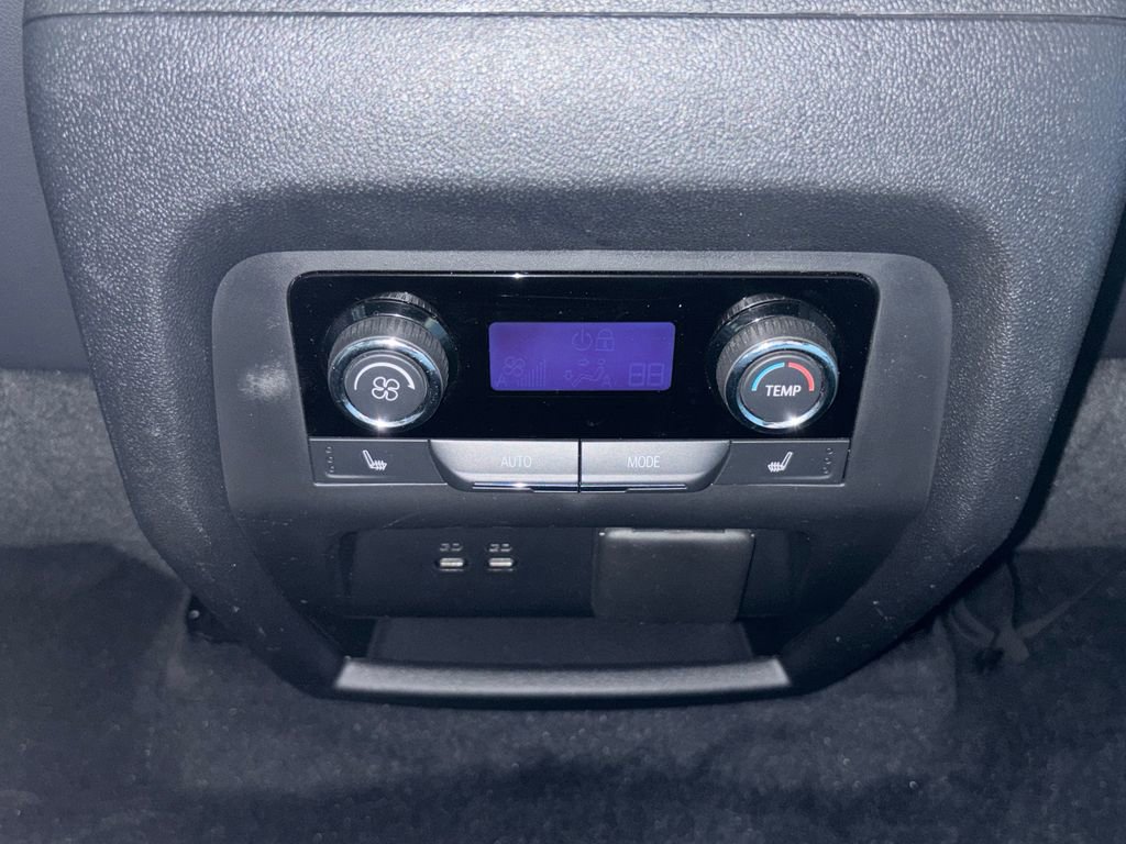 Used 2024 Chevrolet Traverse RS image 17