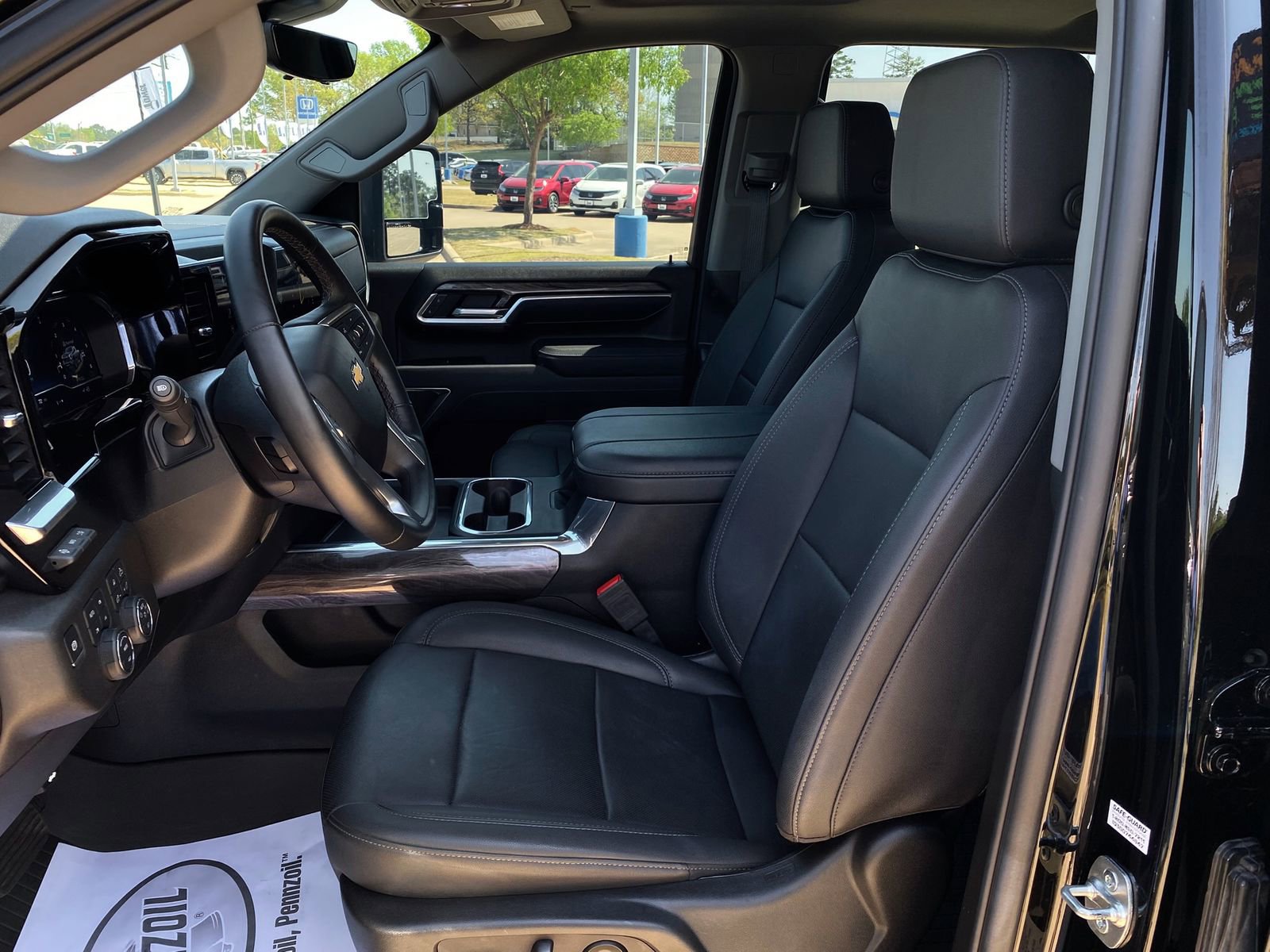 Used 2025 Chevrolet Silverado 2500 LTZ w/ LTZ Plus Package image 11