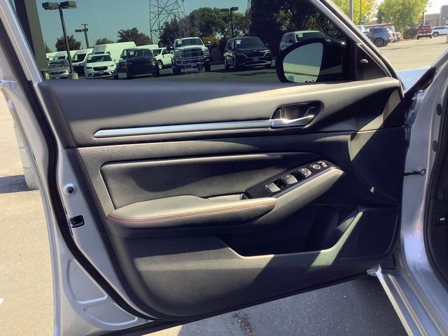 Used 2024 Nissan Altima 2.5 SR image 9