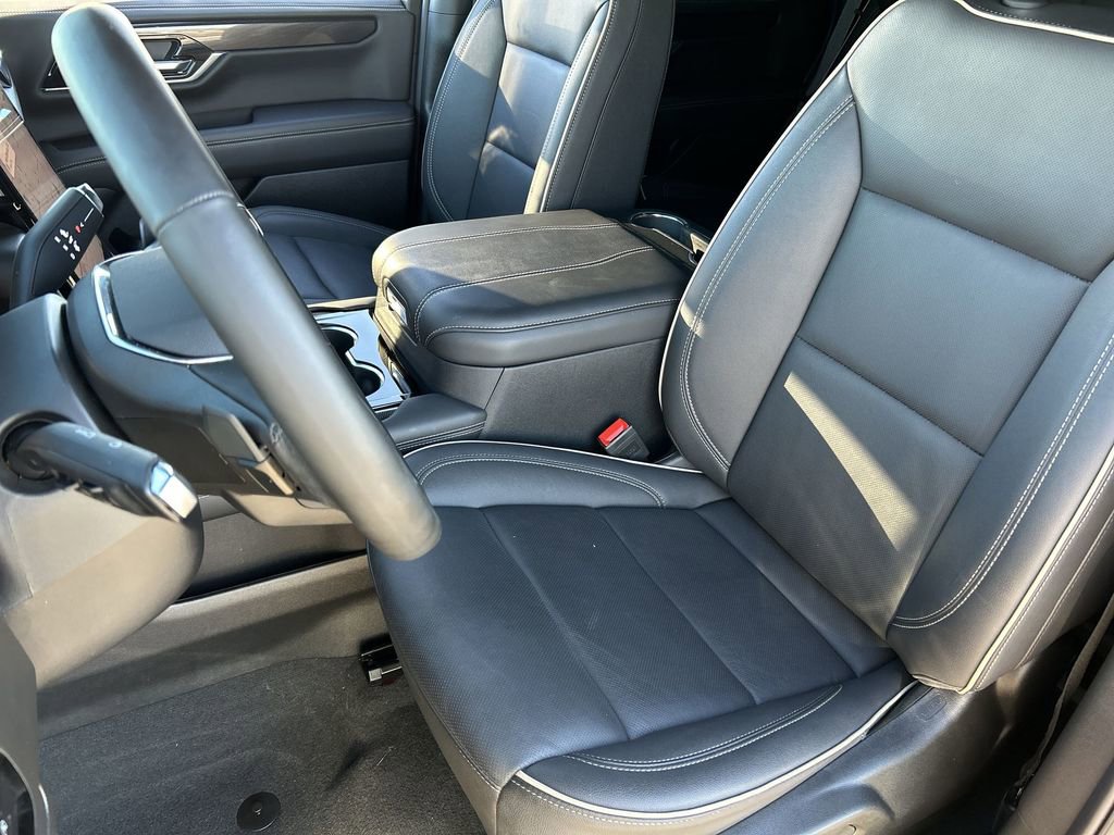 Used 2025 GMC Yukon Elevation image 19