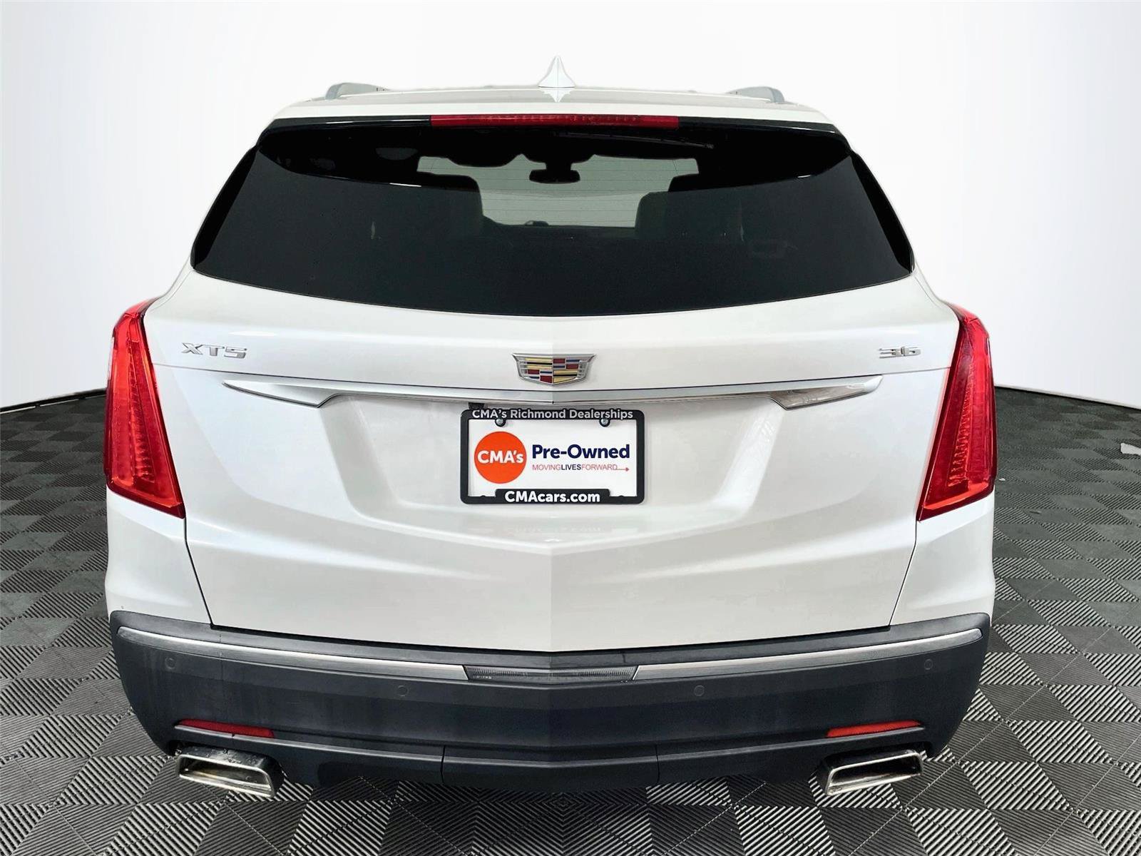 Used 2018 Cadillac XT5 Luxury w/ Driver Awareness Package FWD image 7