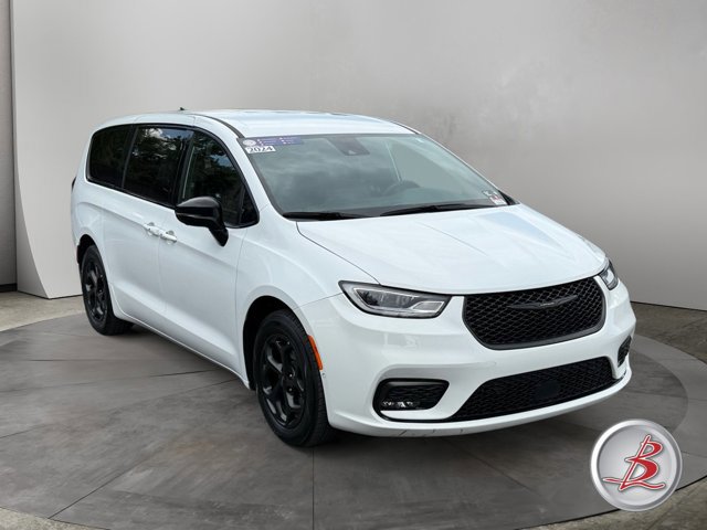 Used 2024 Chrysler Pacifica Limited image 1