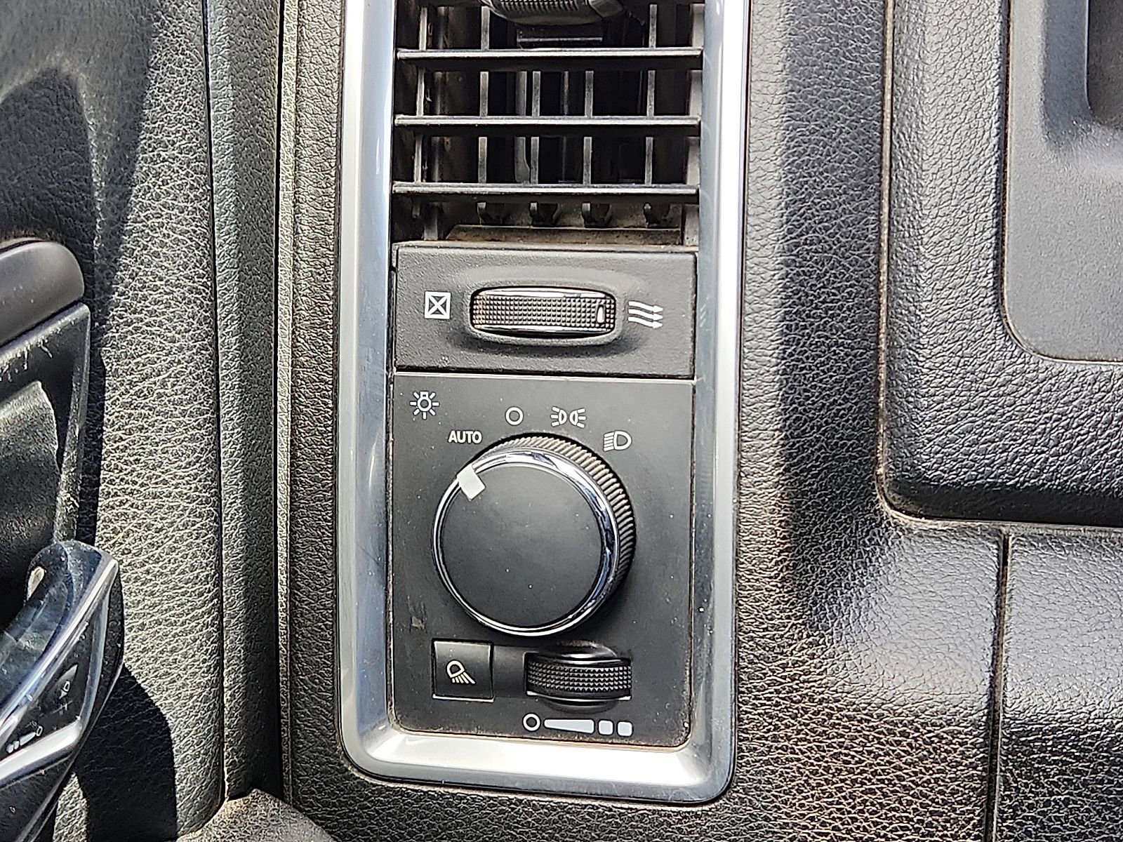 Used 2024 RAM 1500 Classic Warlock RWD image 16