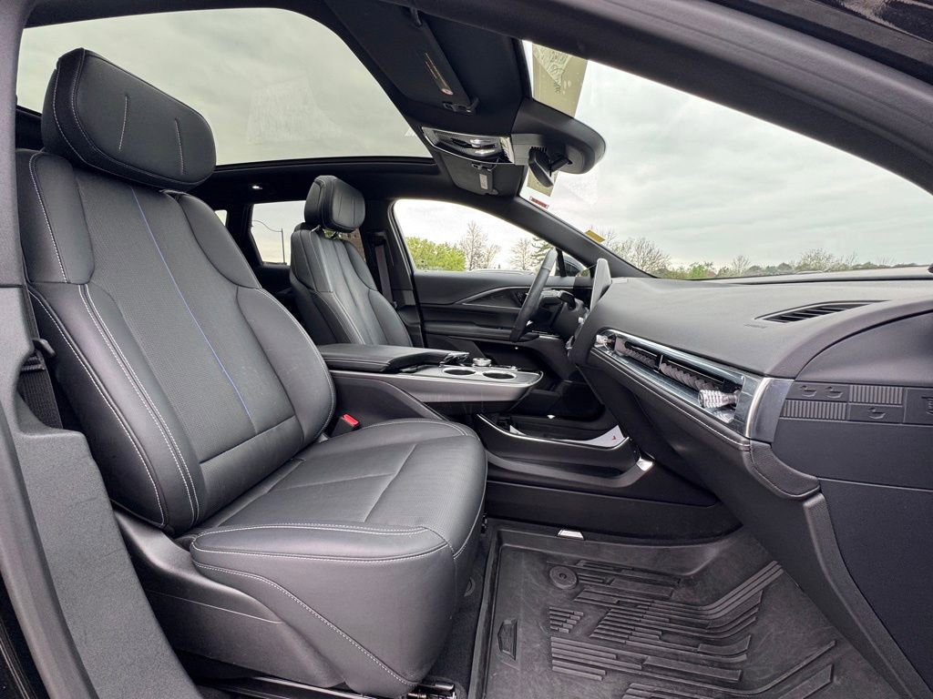 Certified 2024 Cadillac Lyriq Luxury image 32