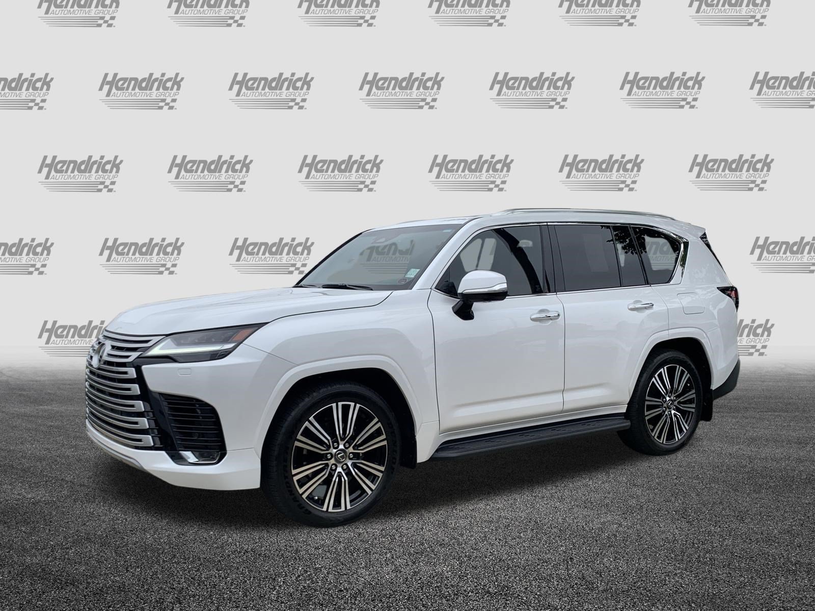 Used 2025 Lexus LX 600 4WD w/ Accessory Package (2T) image 5