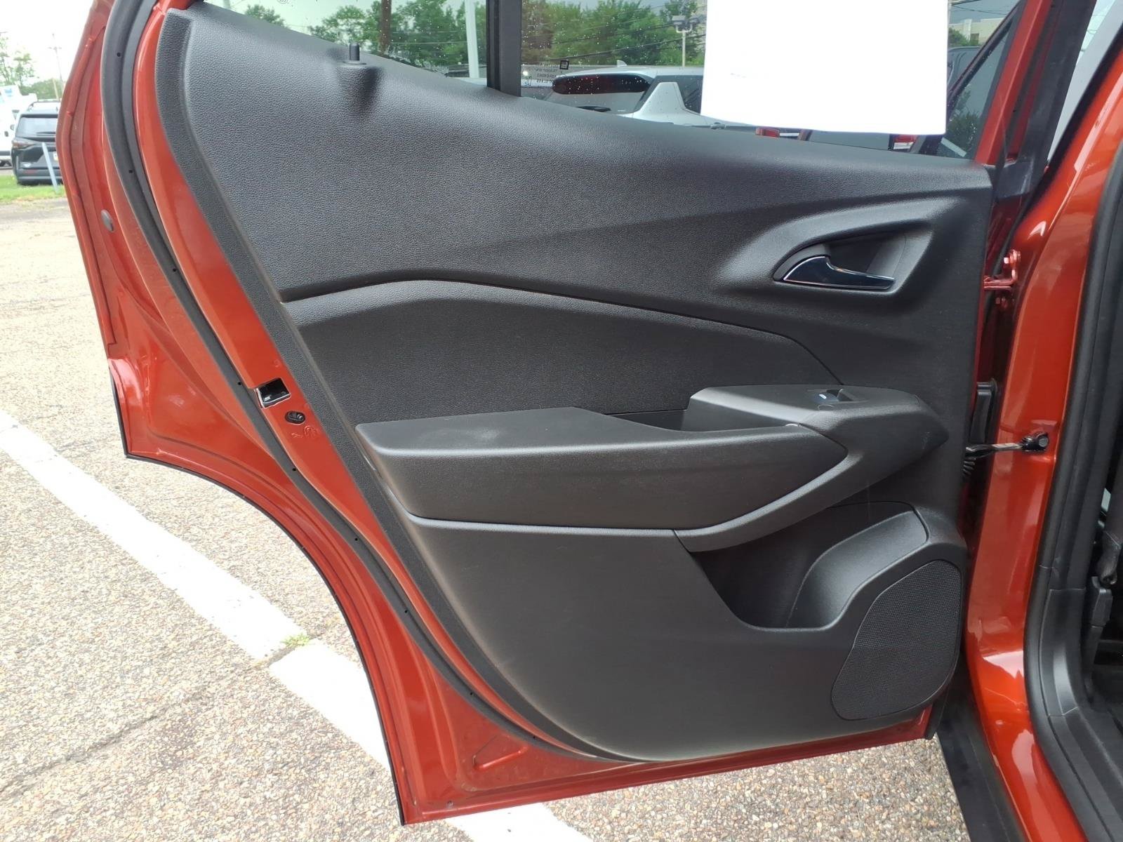 Used 2024 Chevrolet Trax LT w/ Driver Confidence Package FWD image 12