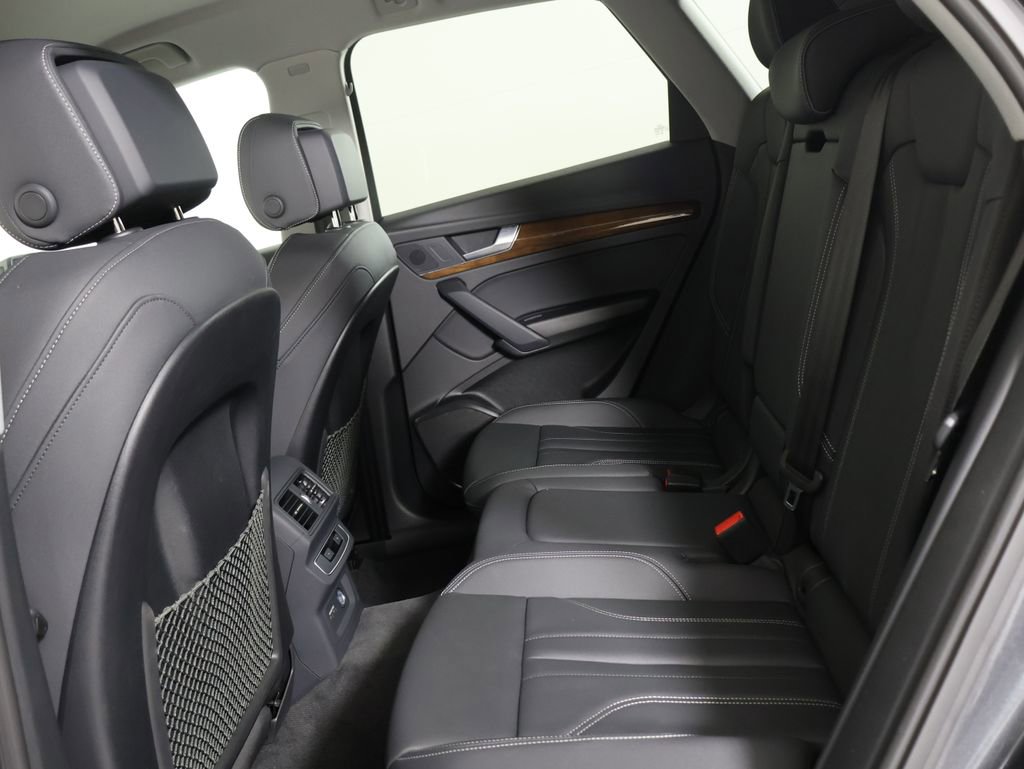 Used 2024 Audi Q5 e Premium w/ Convenience Package image 23