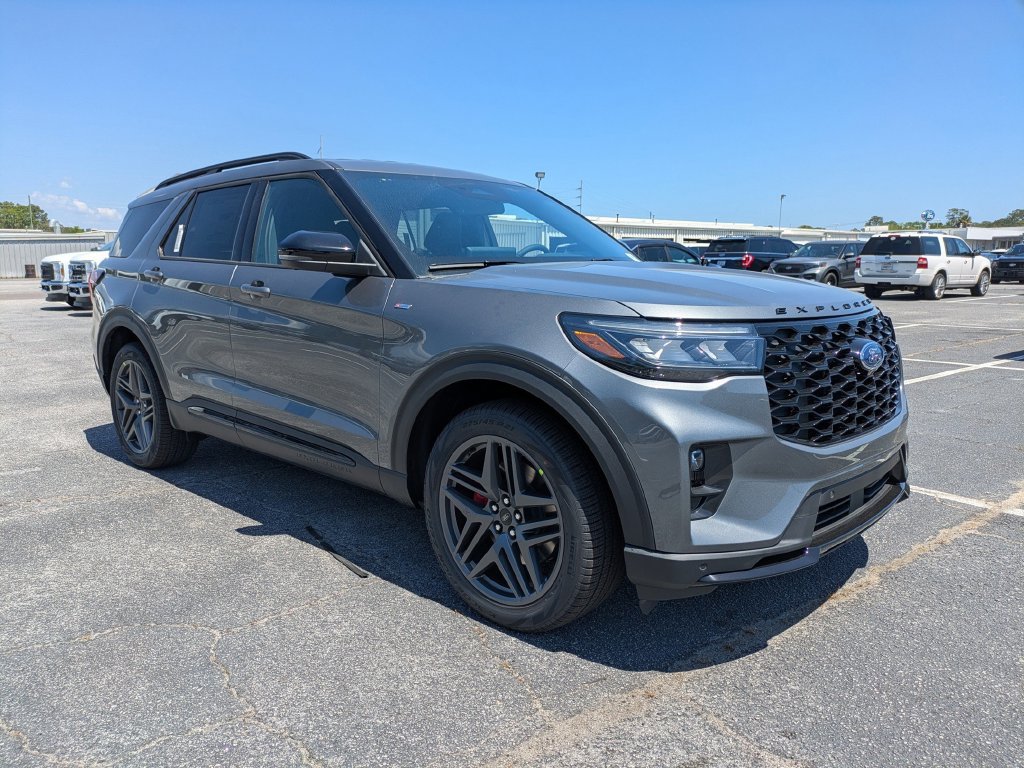 New 2026 Ford Explorer ST-Line w/ ST-Line Street Pack RWD image 2