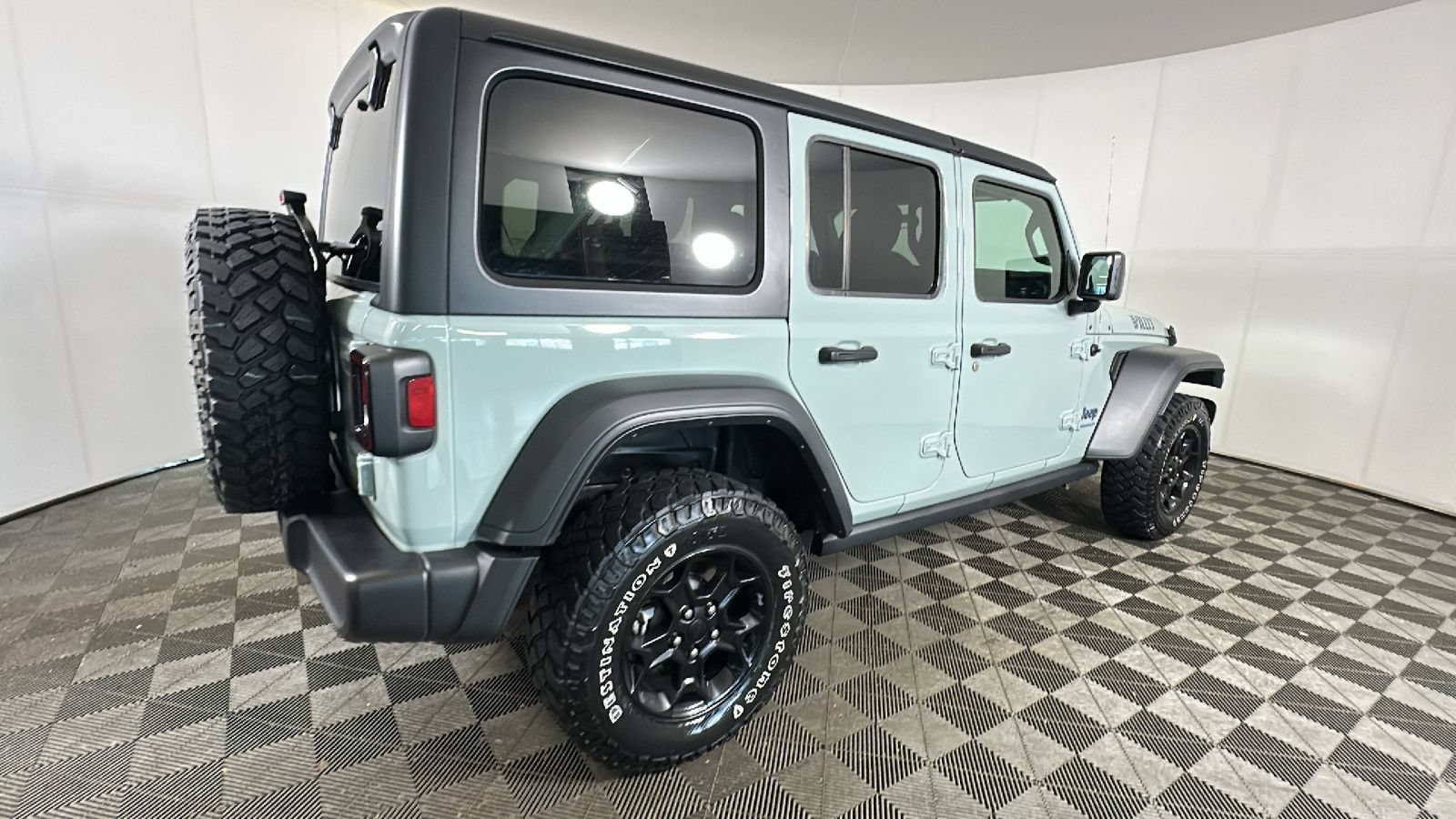 Used 2023 Jeep Wrangler Unlimited w/ Cold Weather Group AWD/4WD image 4