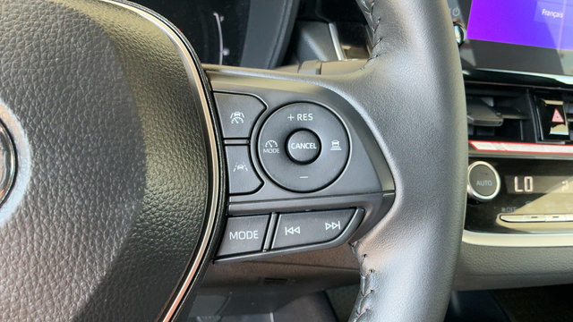 Used 2026 Toyota Corolla SE FWD image 12