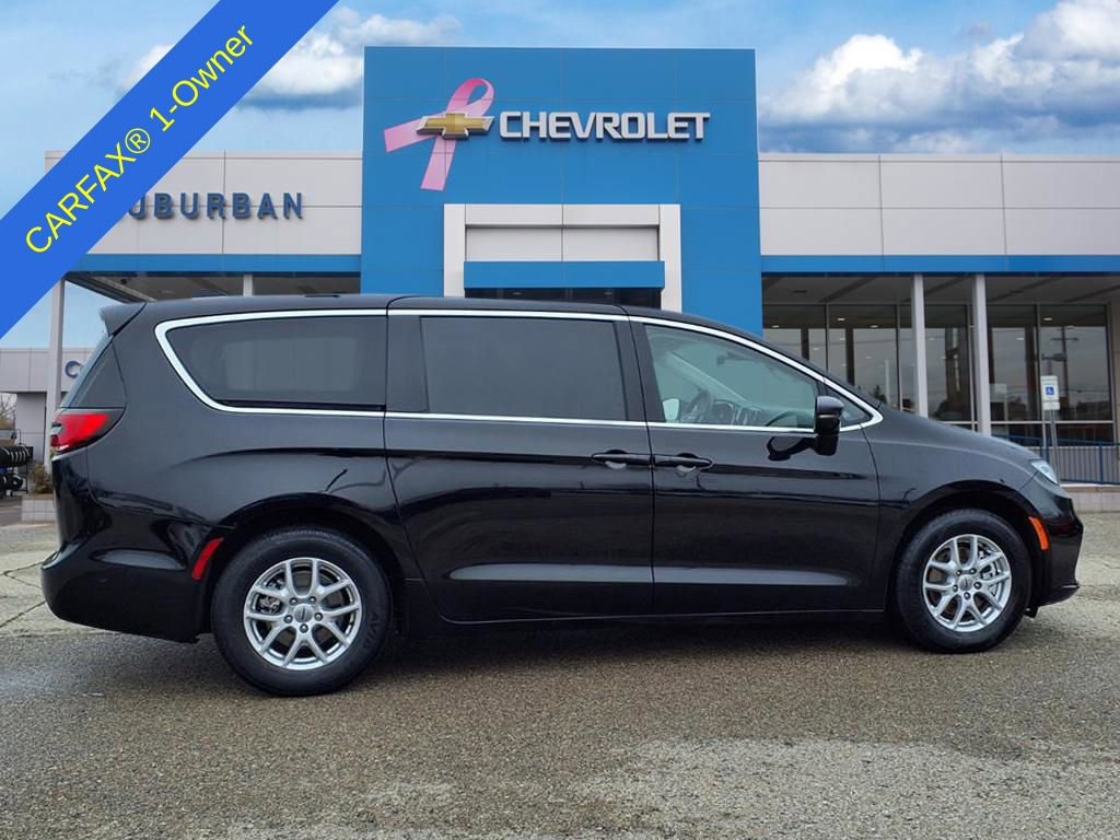 Used 2024 Chrysler Pacifica Touring-L FWD image 5