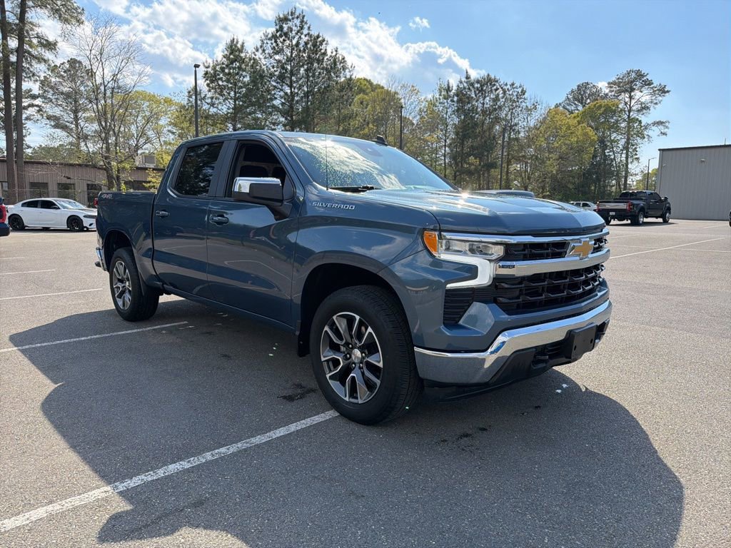 Used 2024 Chevrolet Silverado 1500 LT AWD/4WD image 5