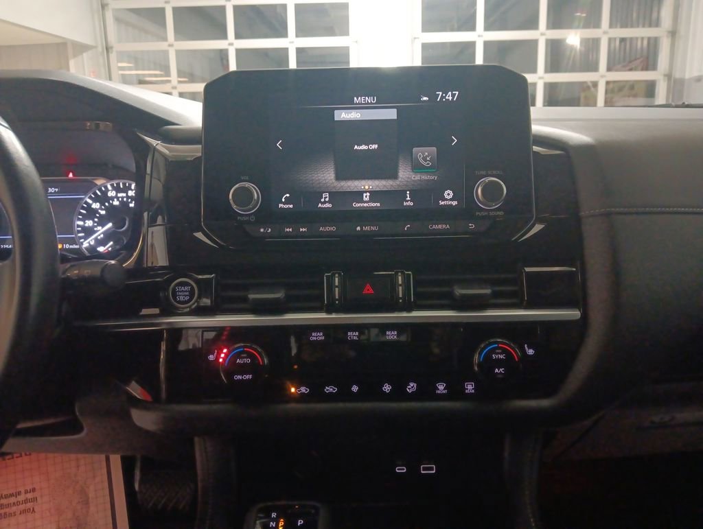 Used 2024 Nissan Pathfinder SV image 19