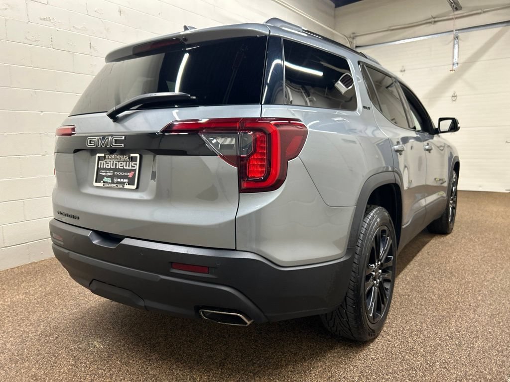 Used 2023 GMC Acadia SLT w/ Elevation Edition FWD image 2