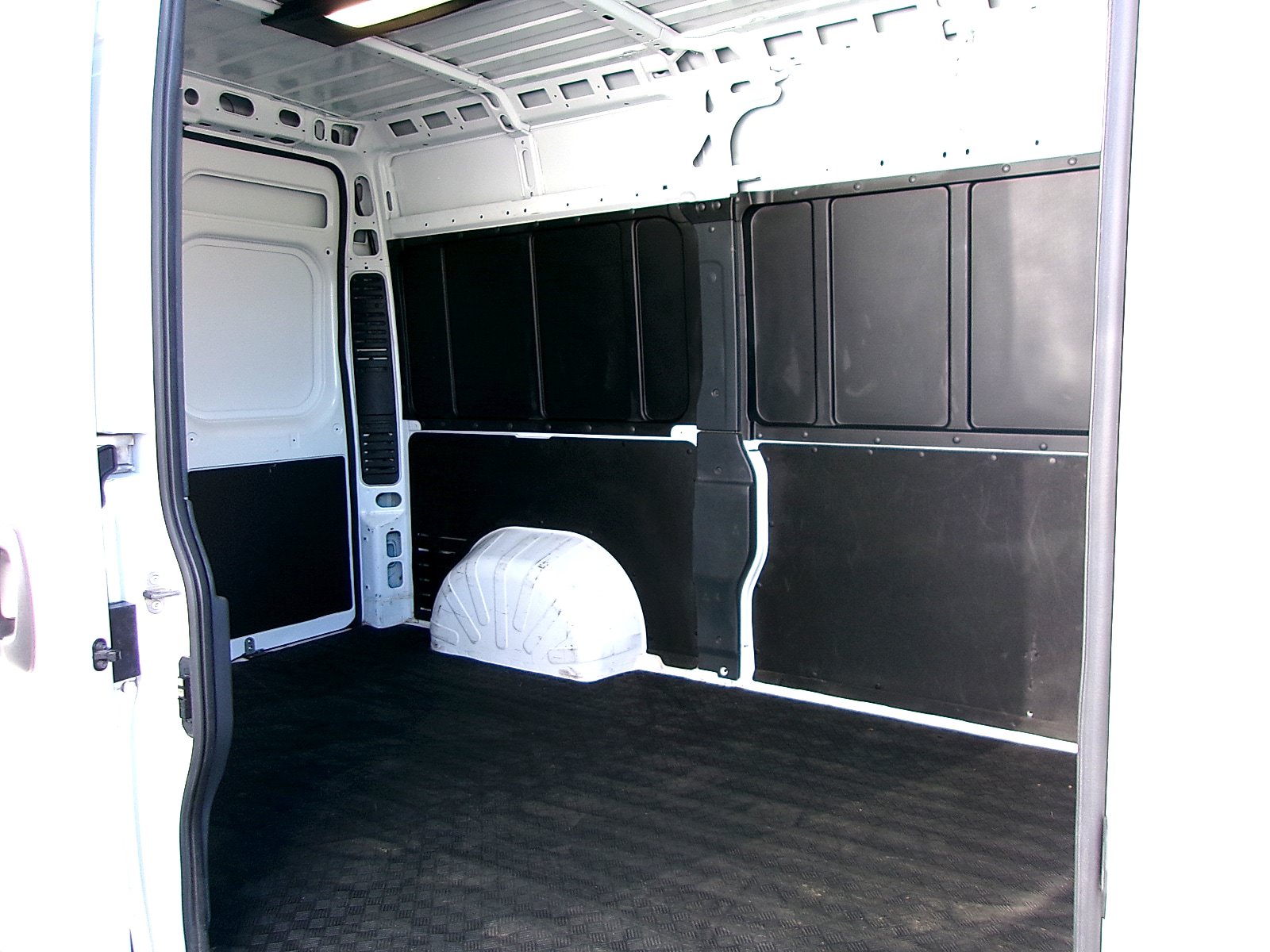 Used 2025 RAM ProMaster 2500 w/ Convenience Group FWD image 13