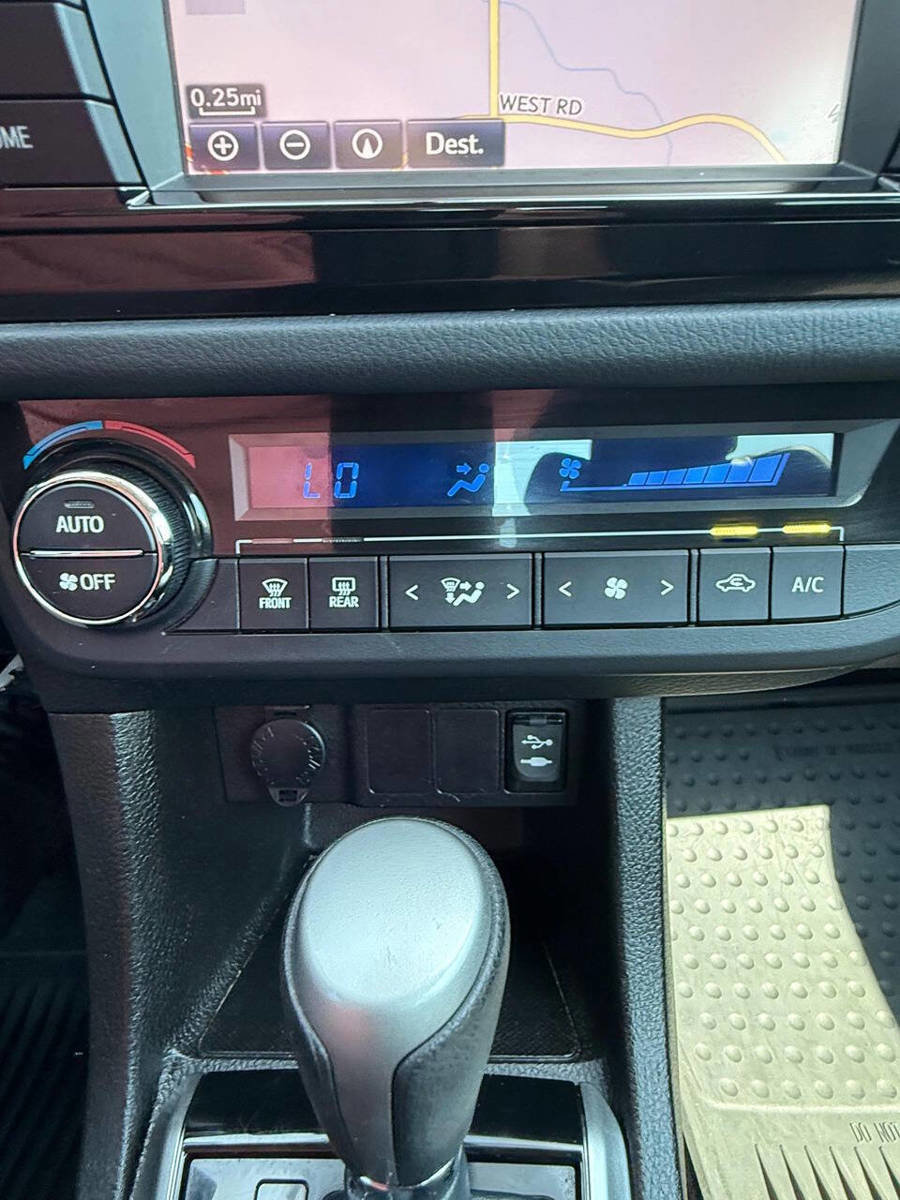 Used 2016 Toyota Corolla S image 39