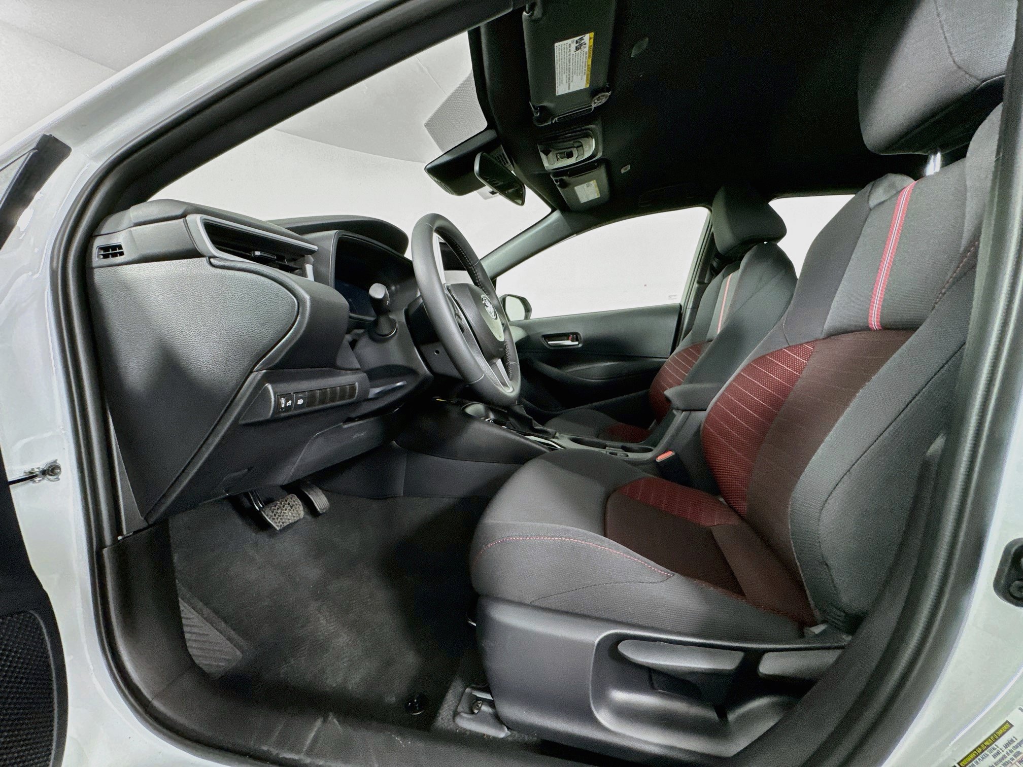 Certified 2026 Toyota Corolla SE w/ SE Package FWD image 19