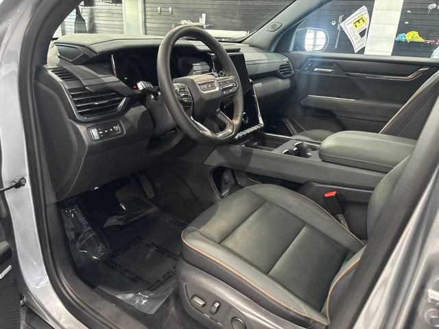 Used 2025 GMC Acadia AT4 w/ Luxury Package AWD/4WD image 14