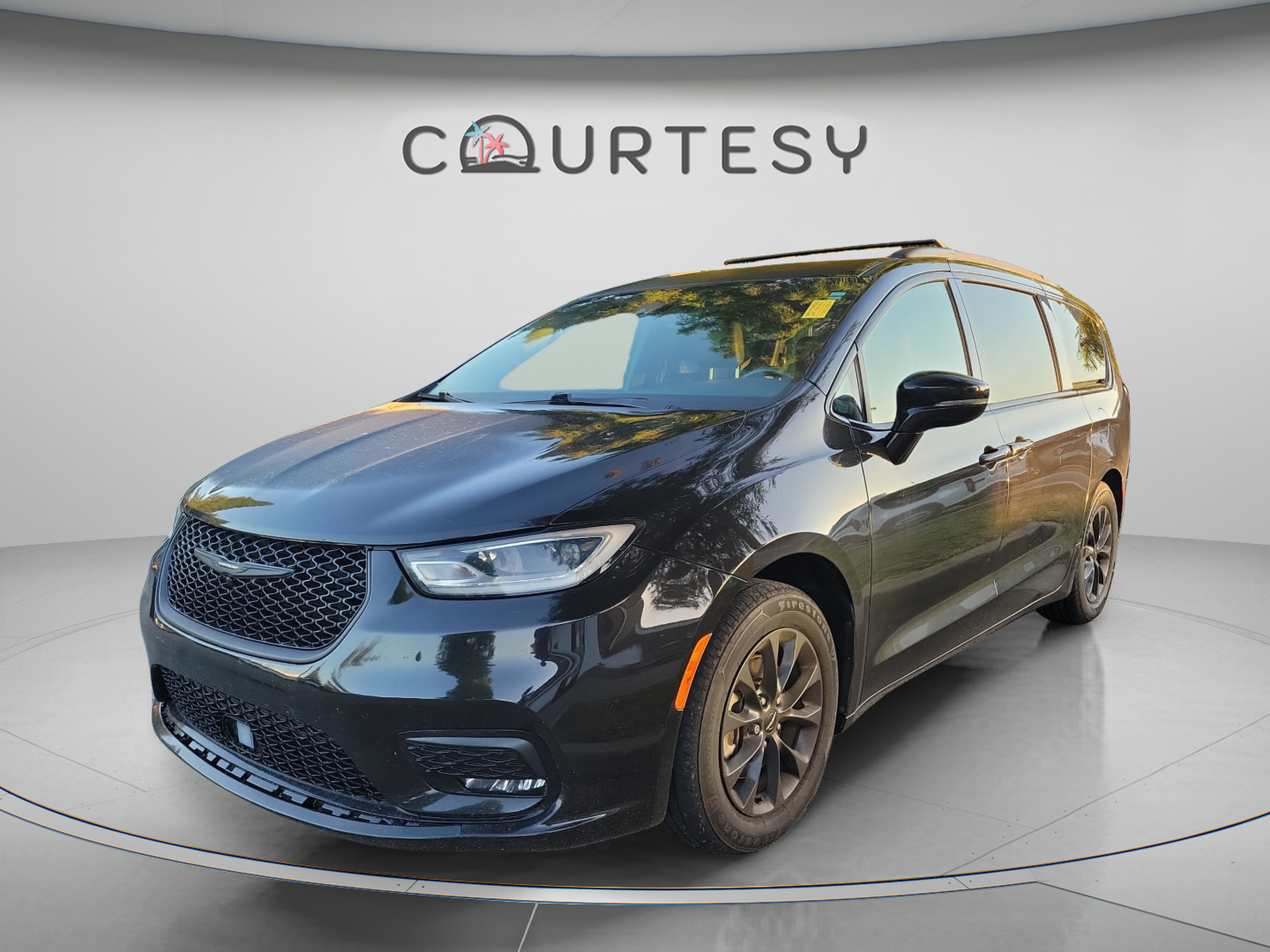 Used 2021 Chrysler Pacifica Touring-L w/ S Appearance Package FWD image 5