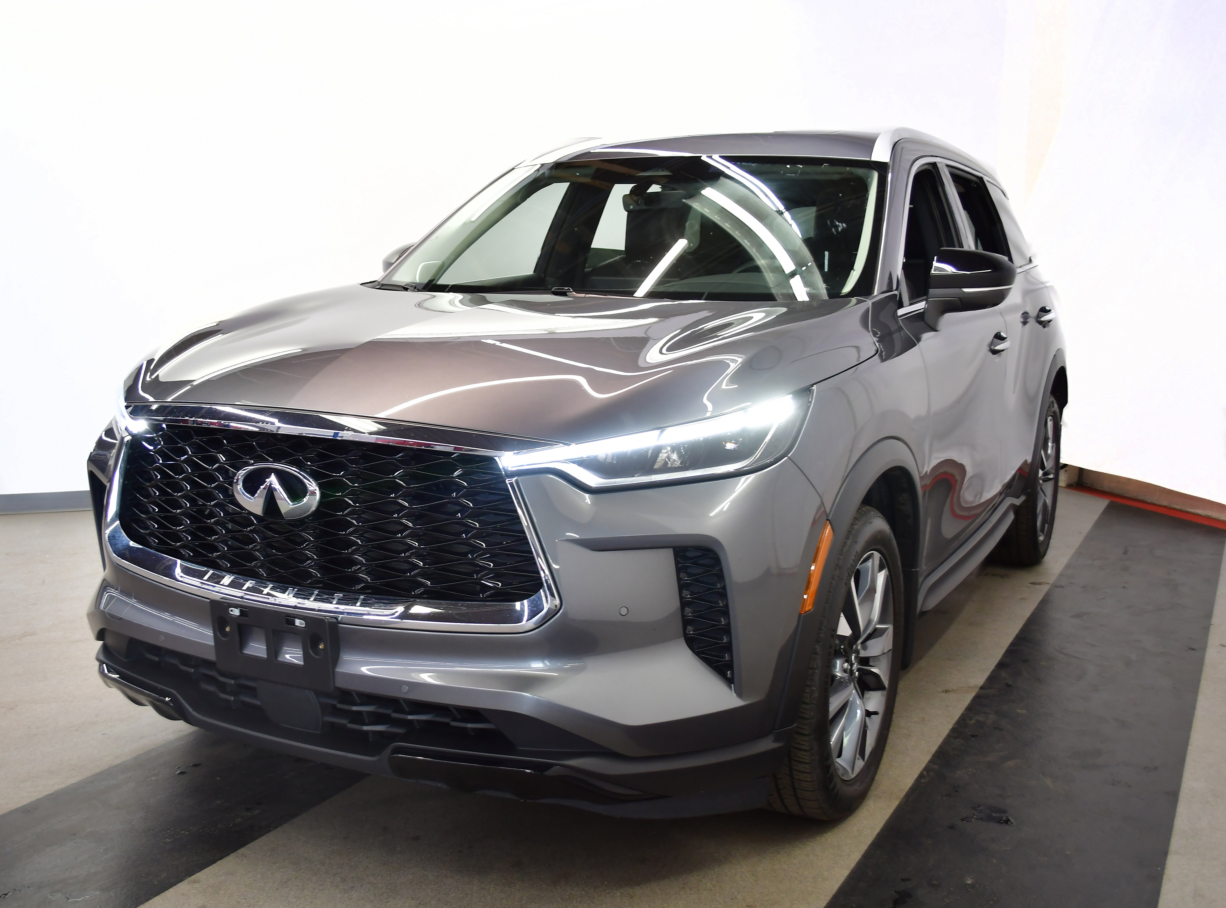 Used 2023 INFINITI QX60 Luxe w/ Performance Audio Package image 4