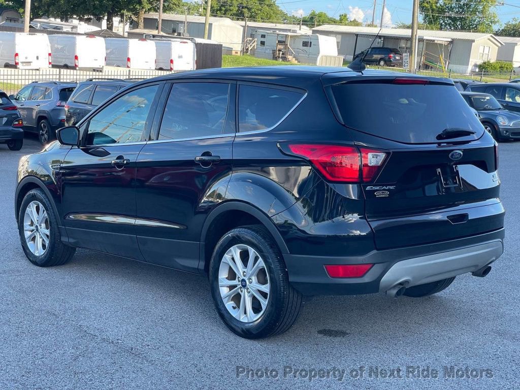 Used 2019 Ford Escape SE image 5