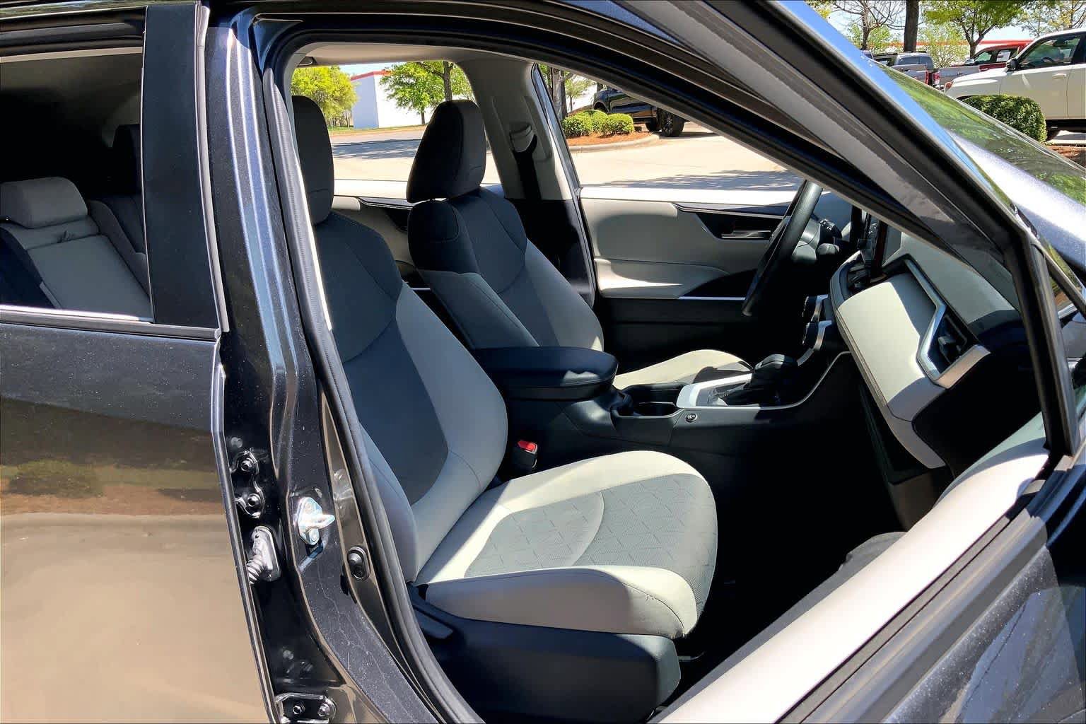 Used 2019 Toyota RAV4 XLE image 9