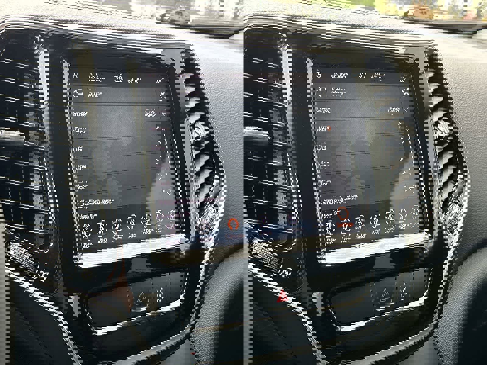 Certified 2022 Jeep Cherokee Limited AWD/4WD image 23