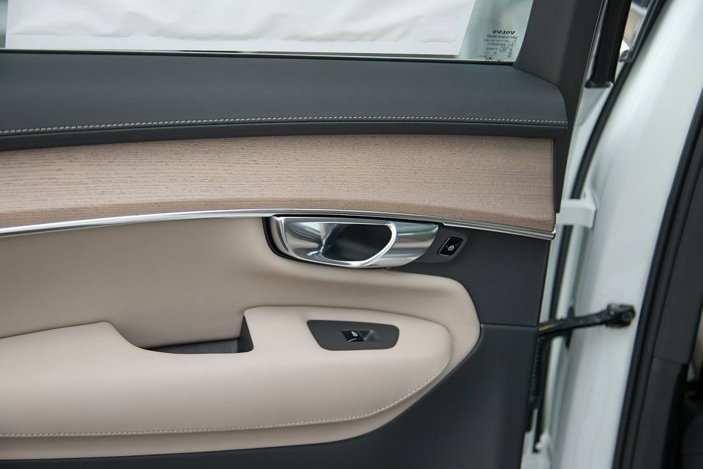 New 2026 Volvo XC90 B6 Plus w/ Protection Package Premier image 20