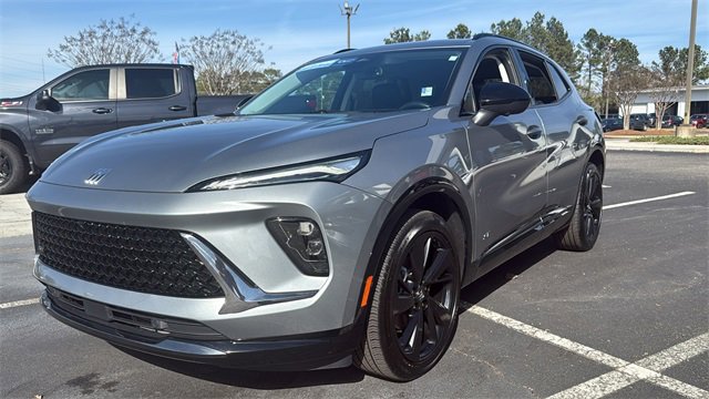 Certified 2025 Buick Envision Sport Touring image 3