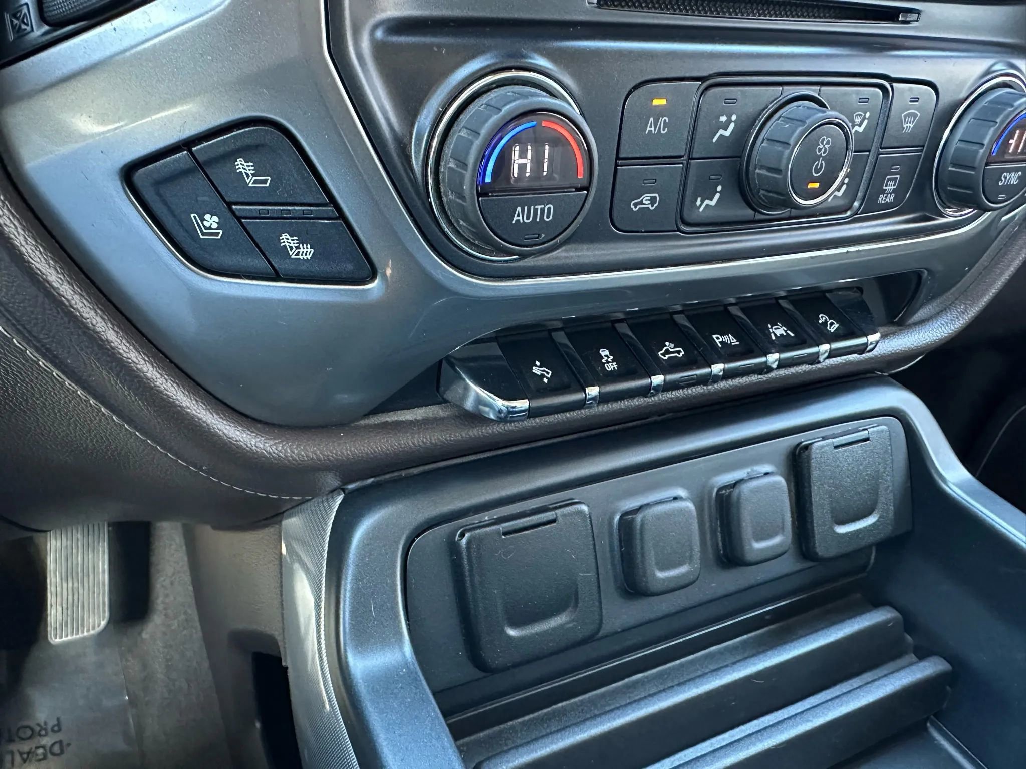 Used 2017 Chevrolet Silverado 1500 LTZ Z71 w/ LTZ Plus Package image 29