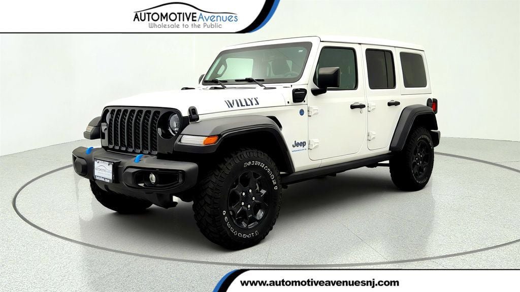 Used 2023 Jeep Wrangler Unlimited w/ Sun & Screen Package AWD/4WD image 1