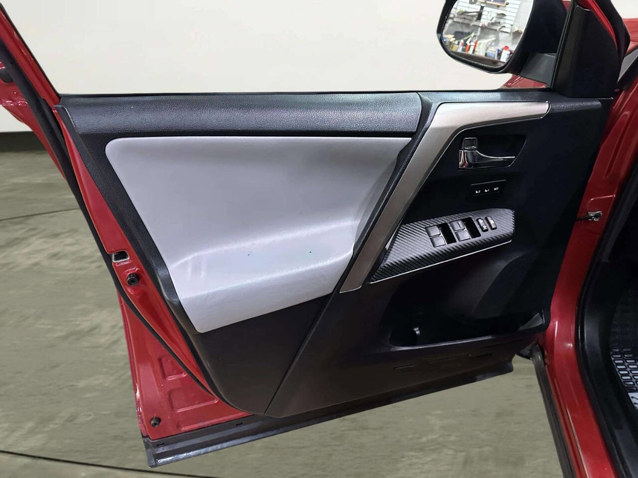 Used 2014 Toyota RAV4 Limited w/ Technology Package image 14