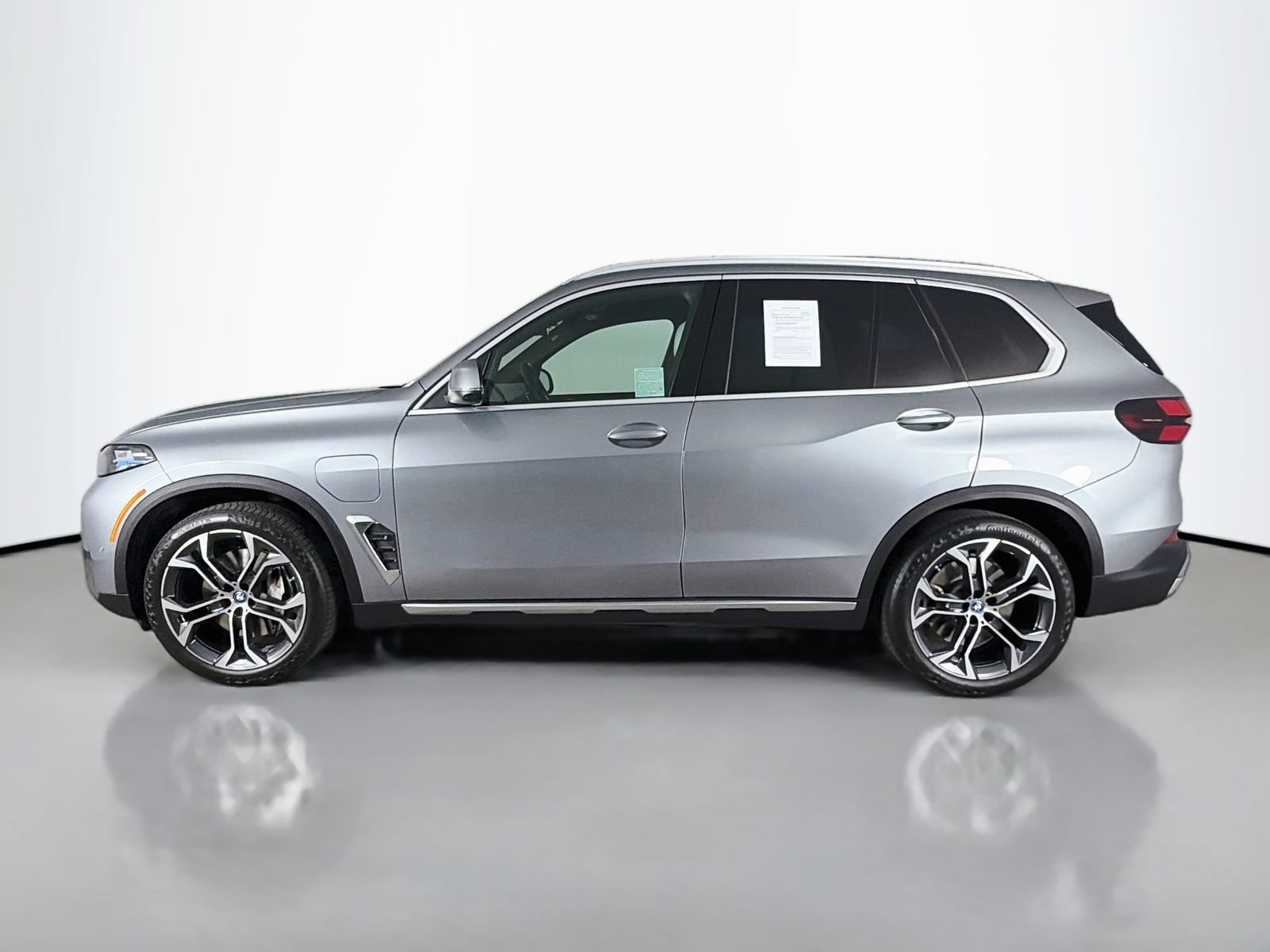 Used 2024 BMW X5 xDrive50e w/ Executive Package AWD/4WD image 4