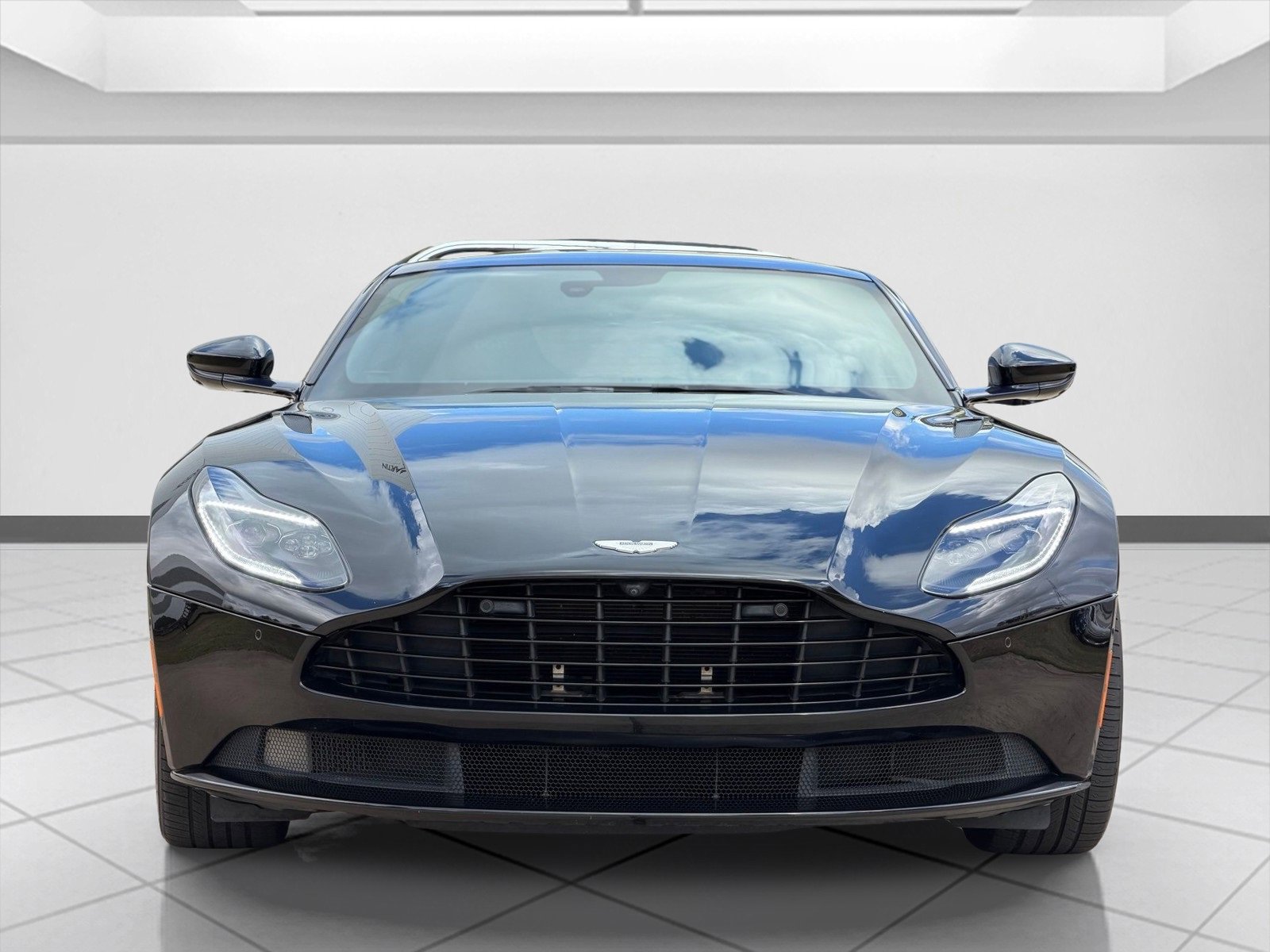 Used 2021 Aston Martin DB11 Coupe image 11