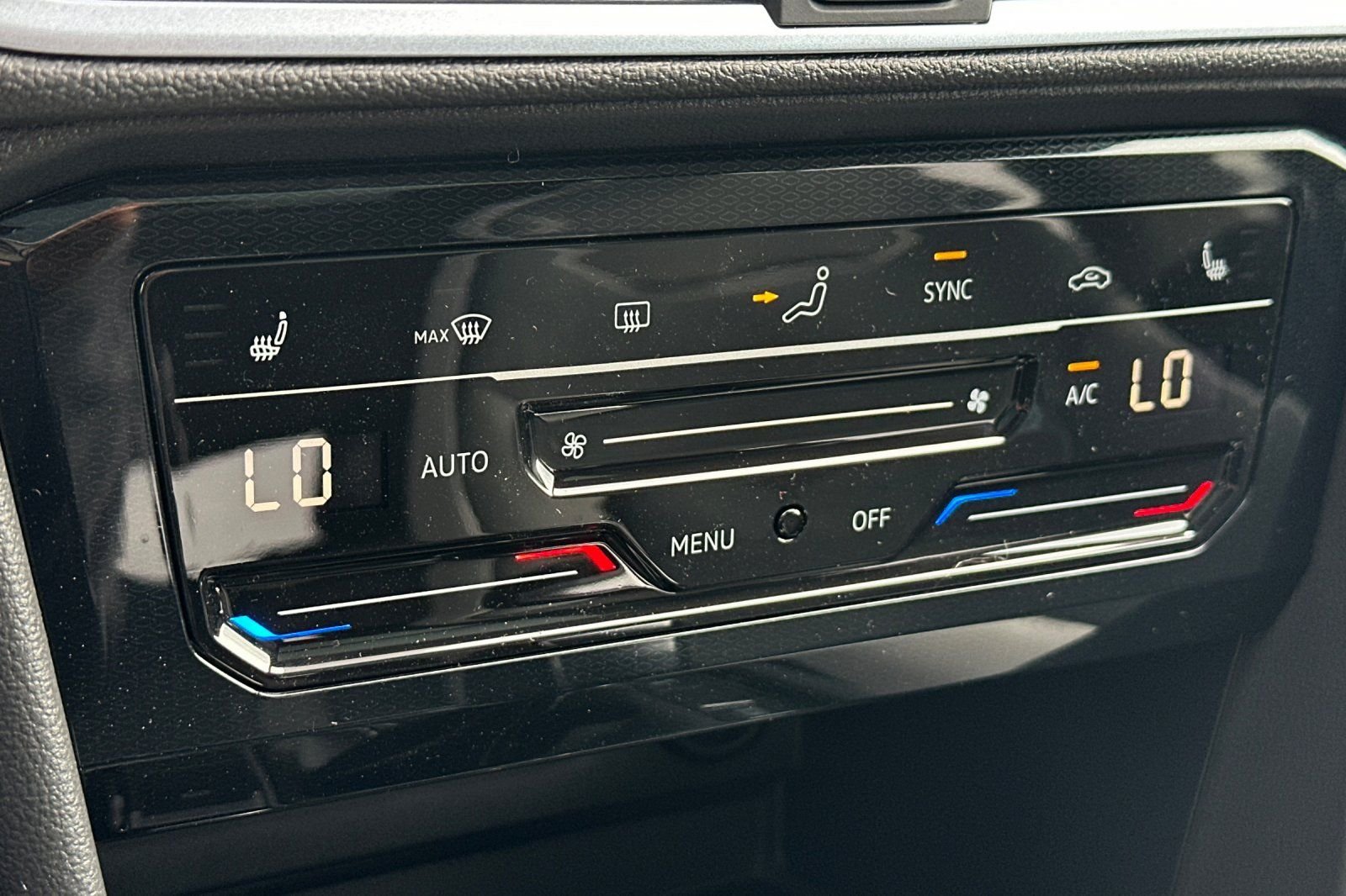 New 2026 Volkswagen Taos SE FWD image 20