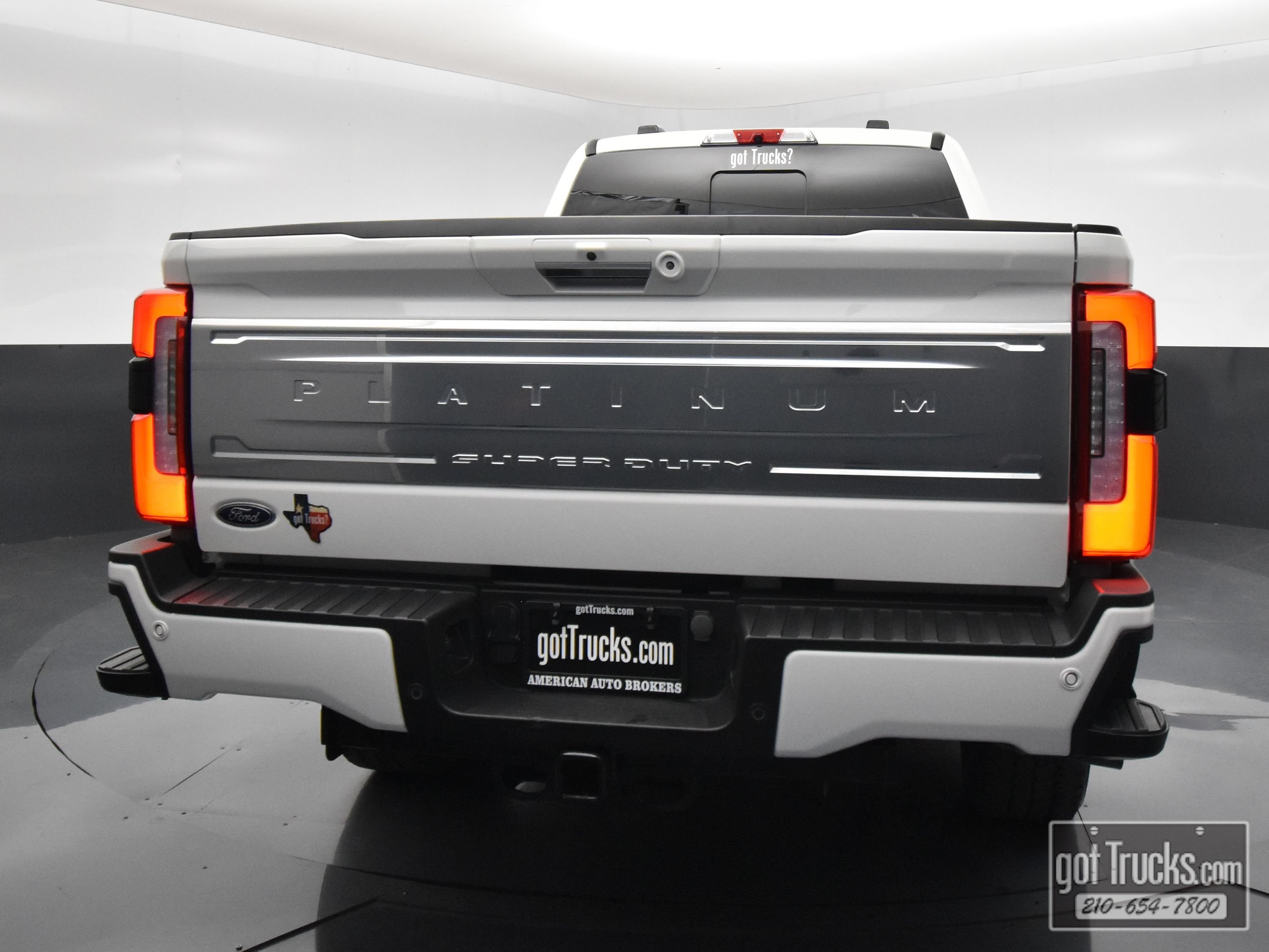 Used 2024 Ford F250 Platinum w/ FX4 Off-Road Package AWD/4WD image 6