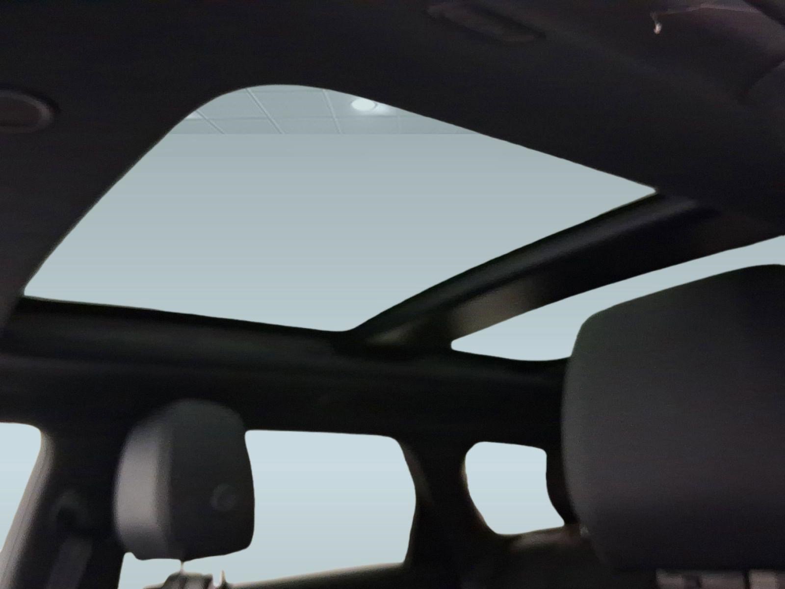 Used 2025 Land Rover Range Rover Evoque Dynamic SE image 13